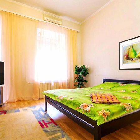 Large Apartment In The Center Dnipro Ngoại thất bức ảnh