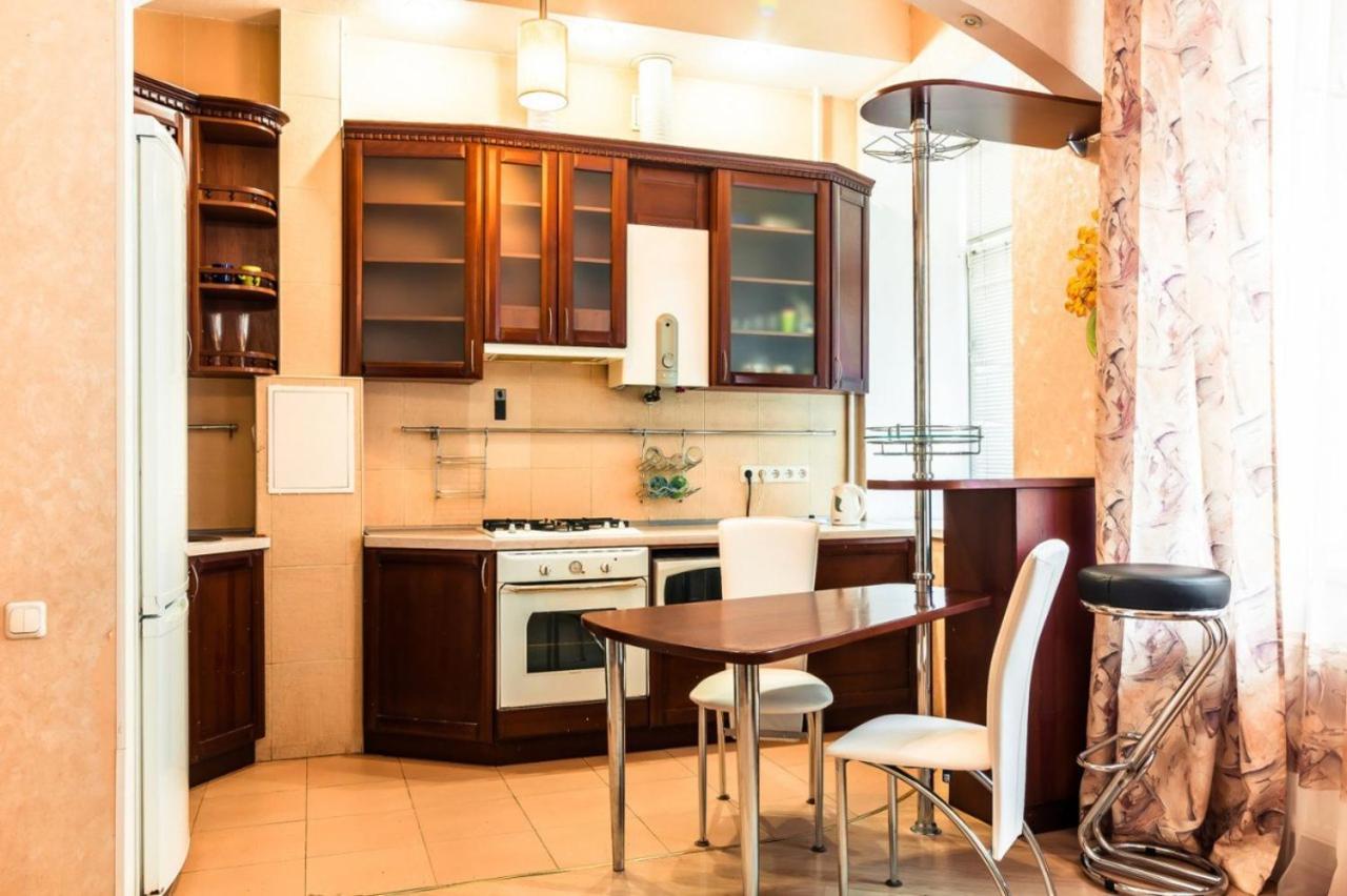 Large Apartment In The Center Dnipro Ngoại thất bức ảnh