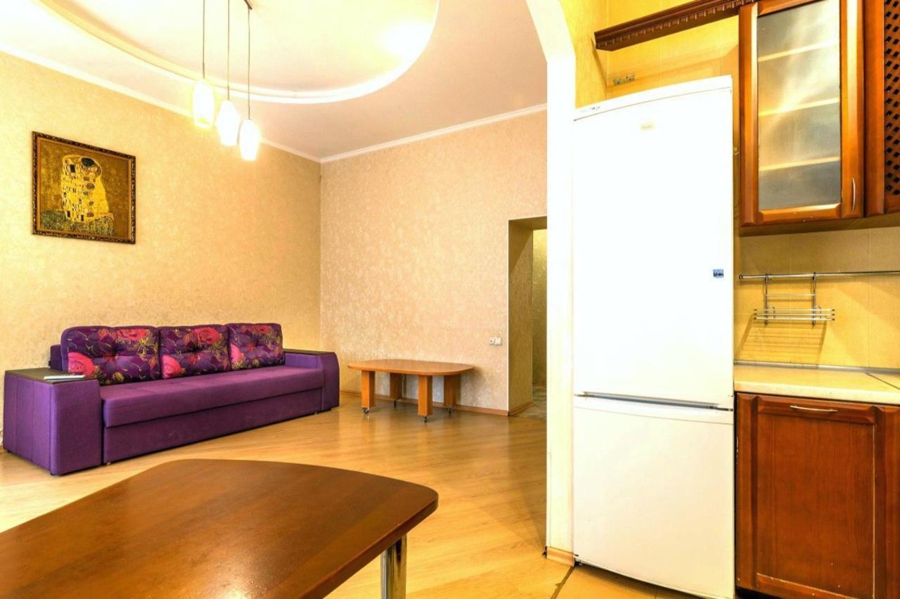 Large Apartment In The Center Dnipro Ngoại thất bức ảnh
